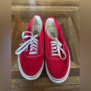 VANS  red low cut lace up shoe (unisex)